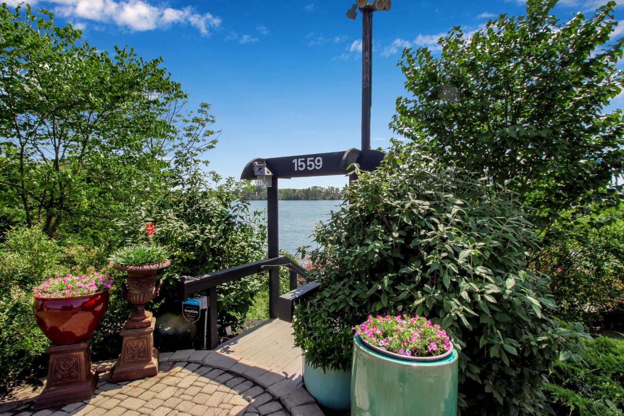 South Bridge Bed And Breakfast Grand Island Eksteriør bilde